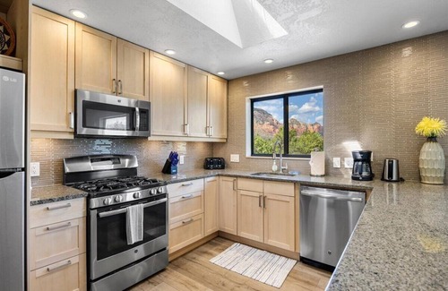 West Sedona House | Modern Hillside Home - Views, Privacy, Walk to town and a Hot Tub n