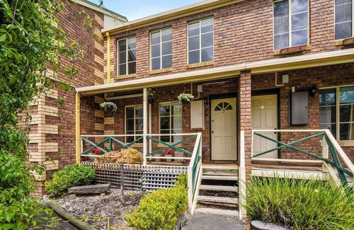 West Hobart House | Modern Hobart Townhouse with Parking 2 Bed 2 Bath.
