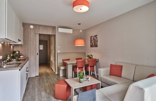 Houthalen Apartment | Modern holiday apartment in green environment