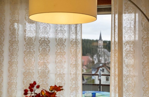 Schoenwald Apartment | Modern Holiday Apartment “Nina” with Mountain View, Balcony, Sauna & Pool