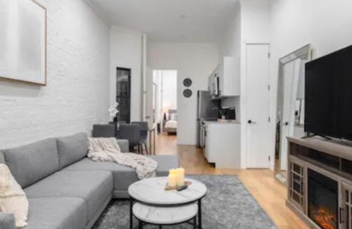 Uptown Apartment | Modern Holiday Apartment with Strategic Location in New York