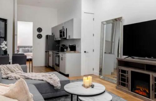 Uptown Apartment | Modern Holiday Apartment with Strategic Location in New York