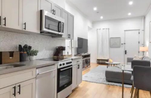 Uptown Apartment | Modern Holiday Apartment with Strategic Location in New York