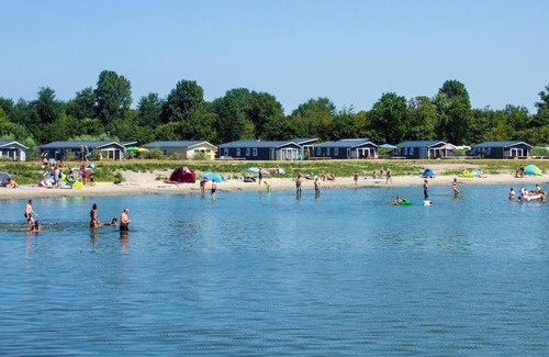 Lauwersoog House | Modern holiday Chalet on lake side holiday park