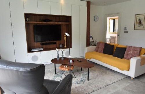 Eisden-Tuinwijk Villa | Modern holiday home in Maasmechelen with sauna