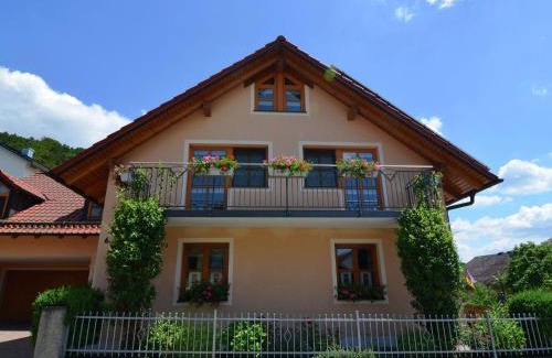Prunn House | Modern Holiday Home in Prunn near Lake