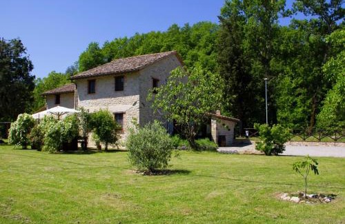 Piegaro House | Modern Holiday Home in Pietrafitta Umbria with Garden