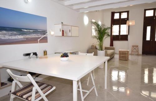 Olhao House | Modern holiday home in Olh o with terrace