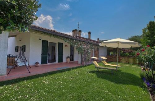 San Feliciano House | Modern Holiday Home in San Feliciano with Private Terrace