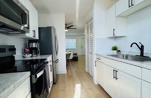 Highland Garden House | Modern Hollywood Beach Young Circle 2x2 Professionals, Family, WiFi, AC, Parking