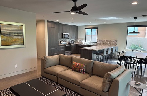 Cave Creek House | Modern Home 2 Min Walk to Town Center with Garage!
