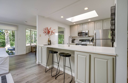Woodinville House | Modern Home: 3 Miles to Woodinville Wine Country!