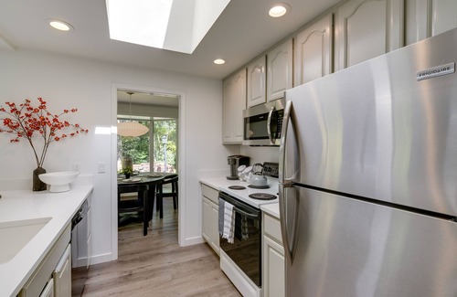 Woodinville House | Modern Home: 3 Miles to Woodinville Wine Country!