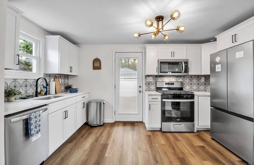 Cheektowaga House | Modern Home 3 Minutes from Airport!