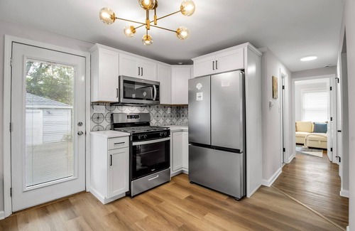 Cheektowaga House | Modern Home 3 Minutes from Airport!