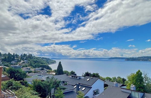 University Place House | Modern Home, Amazing Beach View