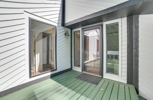 Birchwood Farms House | Modern home close to lake