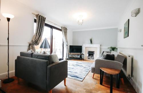 Cheshunt House | Modern Home - Contractors welcome