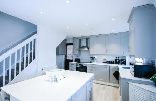 Cheshunt House | Modern Home - Contractors welcome