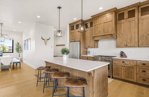 Driggs House | Modern home for families + dogs. Walk to Main St