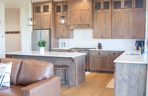 Driggs House | Modern home for families + dogs. Walk to Main St