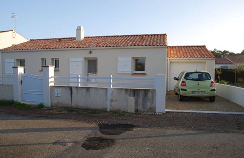 Bourgenay House | Modern Home Near Beach & Town, La Tranche-Sur-Mer