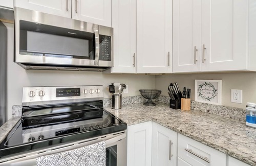 Limberlost House | Modern home, great central location, quiet neighborhood, walk to the Mall!