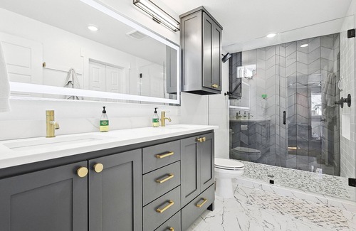 Roanoke House | Modern Home in the Heart of Old Town Roanoke with Pool!