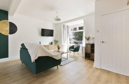 Grimsby House | Modern home near Alexandra Dock