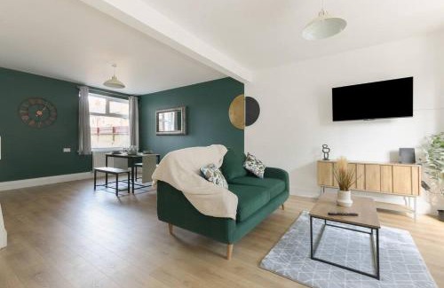 Grimsby House | Modern home near Alexandra Dock