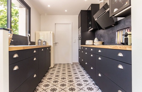 Mesquer Cottage | Modern Home Near Beach, Private Garden, Terrace, BBQ, Bikes, WiFi - 3BR, 3BA Sleeps 6