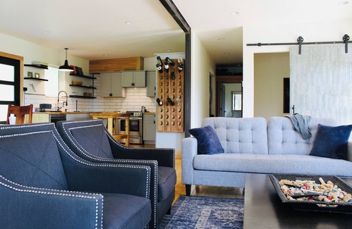 Monroe House | Modern home on acreage + frisbee golf… 3-bedroom house with WiFi in Monroe
