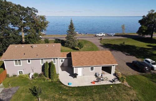 Garrison House | Modern Home on Mille Lacs Lake! Amazing yard and game-room!