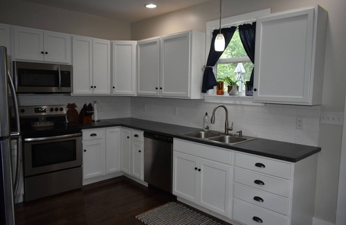 Roselawn Finance House | Modern Home w/Large Fire Pit