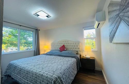 Bitter Lake Villa | Modern Home with Air Conditioners Near Bitter Lake