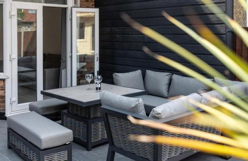Northumberland Park House | Modern home with driveway parking for 2 vehicles, near Tottenham Hotspur Stadium, White Hart Lane Train Station