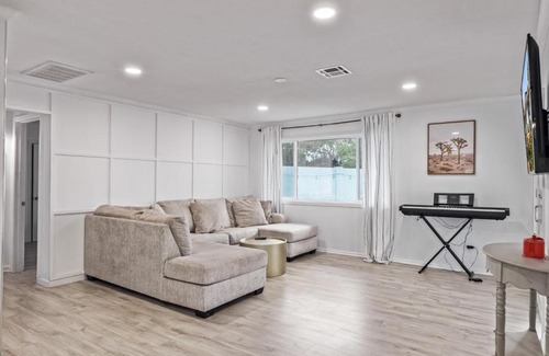 Village Grove House | Modern Home with heated pool and guest house