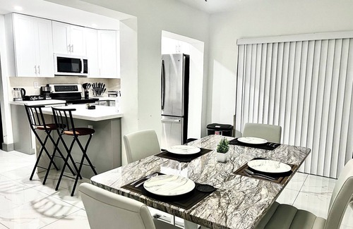 Miramar House | Modern Home with Private near the Hard Rock Stadium, Beach, Casino