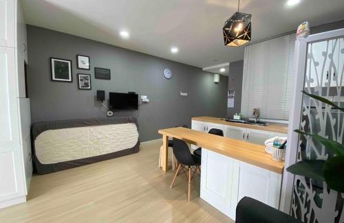 Kampar Apartment | MODERN HOMEY Vibes I Studio with Pool & Gym