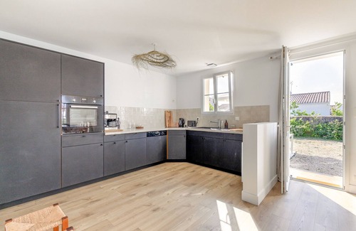 Noirmoutier-en-l'Ile Ski Chalet | Modern house for 2 adults and 2 children