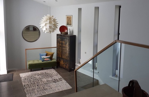Woodstown House | Modern house 3 minutes walk to a sandy beach