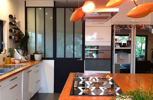 Grezieu-la-Varenne House | Modern house with swimming pool and children's play area, very close to the center of Lyon