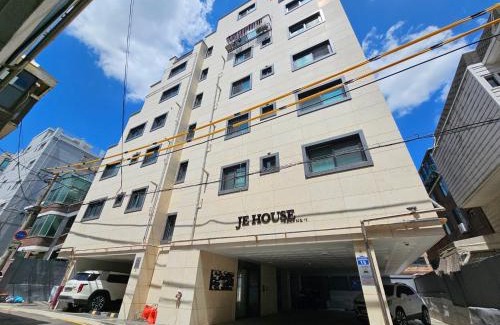 Hwagok-dong Apartment | modern house