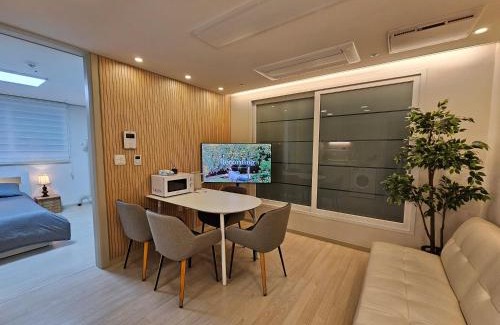 Hwagok-dong Apartment | modern house