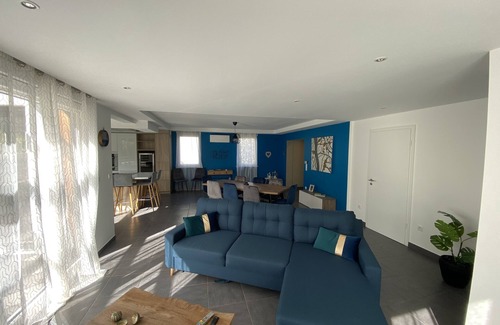 Neudorf Ouest House | Modern House Town Center with Garage