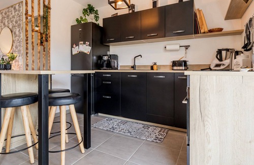 Chaumes-en-Retz Cottage | Modern House with Garden, Near Shops & Beach