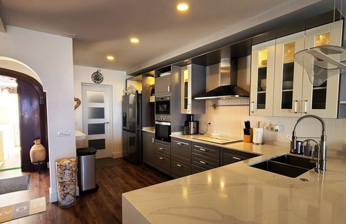 Costa Adeje Ski Chalet | Modern house with fantastic sea views, heated Jacuzzi and WIFI