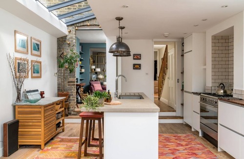 Elephant and Castle Apartment | Modern house with garden space
