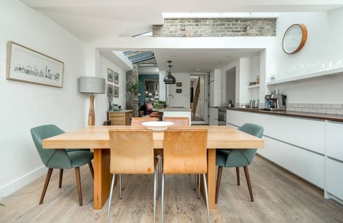 Elephant and Castle Apartment | Modern house with garden space