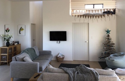 Cape Foulwind House | Modern house with spectacular sea view of Tauranga Bay